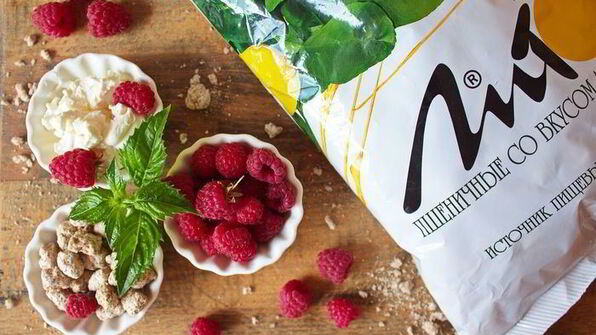 сливочный мусс с малиной и лимонными отрубями