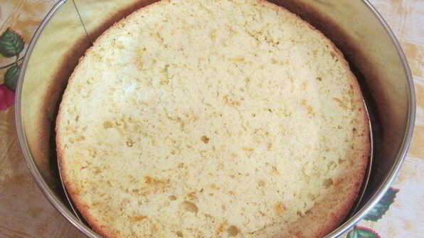 торт-мусс из апельсинового бисквита, винного крем-мусса и розового винограда