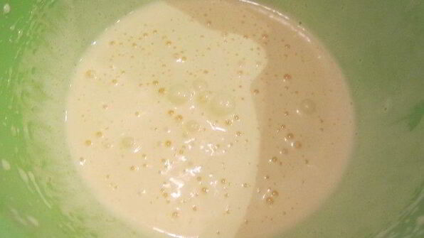 торт-мусс из апельсинового бисквита, винного крем-мусса и розового винограда