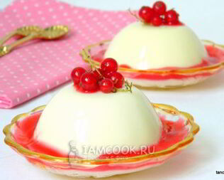 Панна котта с красной смородиной