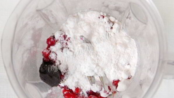 панна котта с красной смородиной