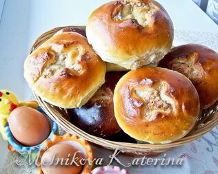 Ореховые пасхальные булочки