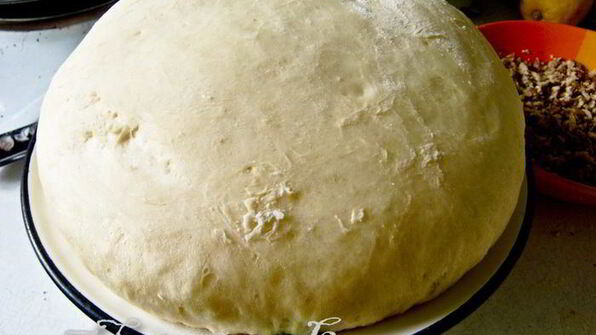 ореховые пасхальные булочки