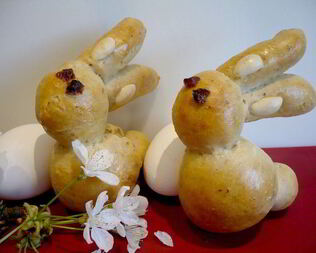 Пасхальные зайцы В темно-синем лесу