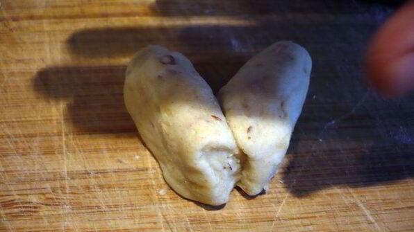 пасхальные зайцы в темно-синем лесу