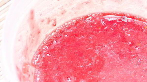 полосатый десерт со смородиной