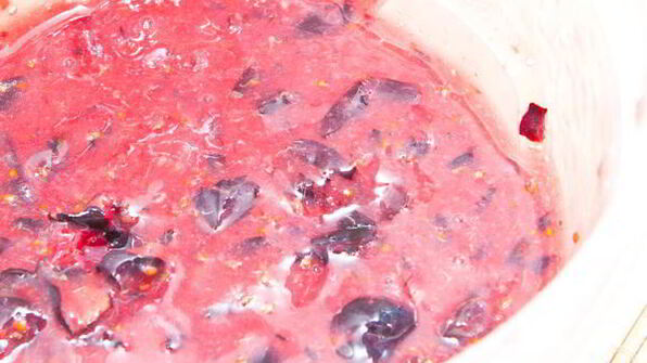 полосатый десерт со смородиной