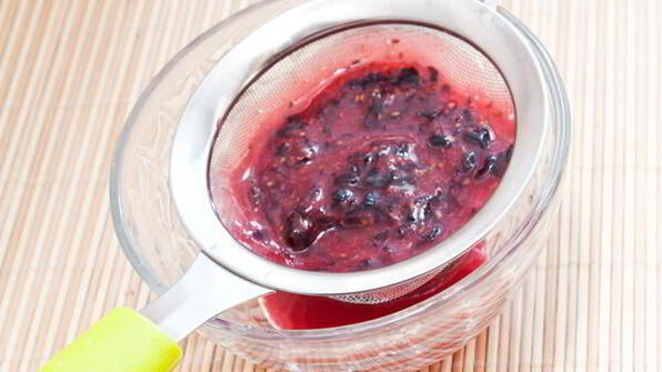 полосатый десерт со смородиной