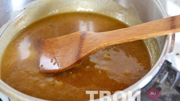 пудинг с карамельным соусом