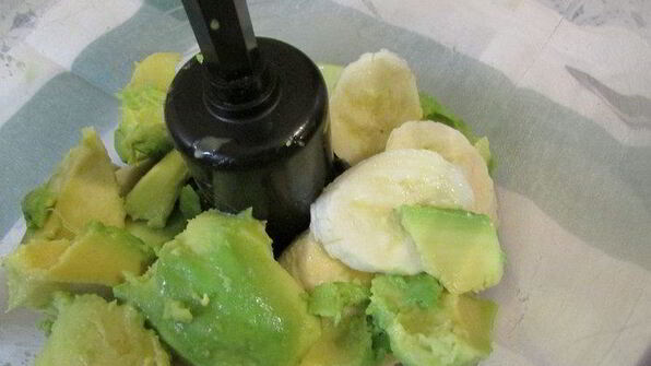 шоколадная паста из банана и авокадо