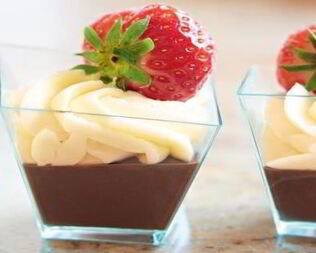 Сливочно-шоколадный десерт в стаканчиках