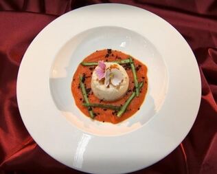 Куриное суфле с апельсиновыми цукатами на морковном пюре