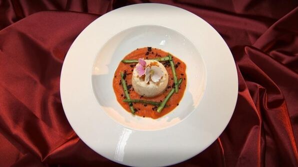 куриное суфле с апельсиновыми цукатами на морковном пюре