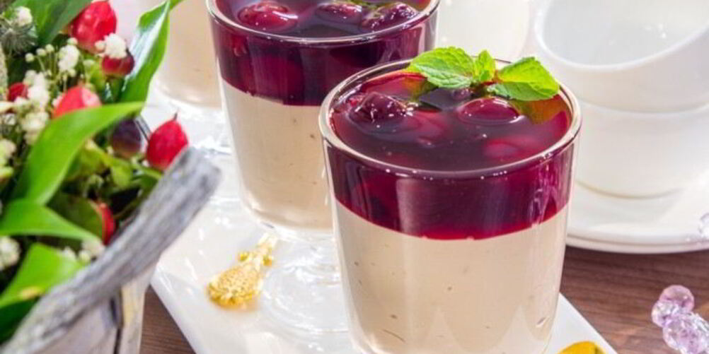 Рецепт шоколадного суфле с вишневым соусом