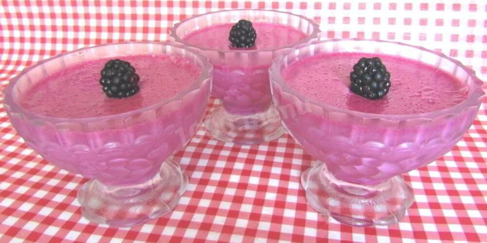 Рецепт суфле из ягод ежевики со сгущенным молоком