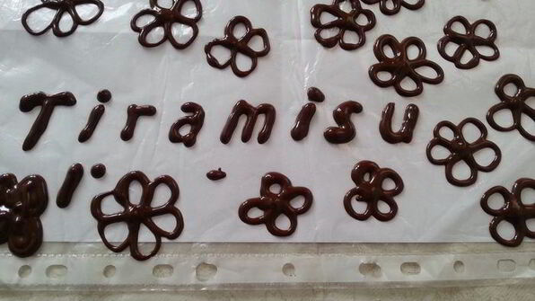 творожный тирамису с кусочками какао-желе