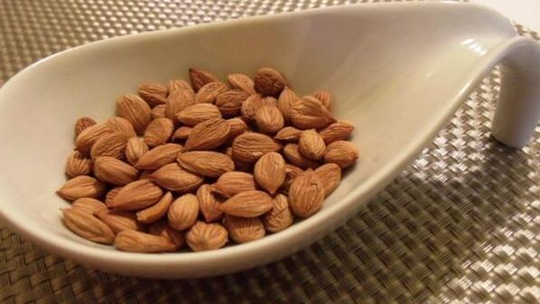 ядра абрикосовых косточек на десерт