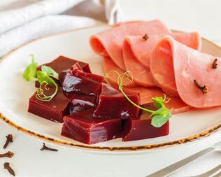 Желе из портвейна с гвоздикой