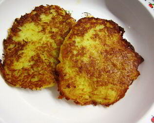 Драники с луком и салом