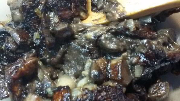 драники, запеченные с грибами и мясом под сырным соусом