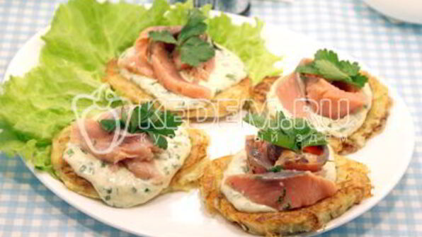 картофельные драники с лососем