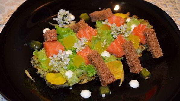 лосось на картофельном дранике