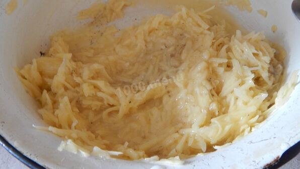 жареные драники на сковороде