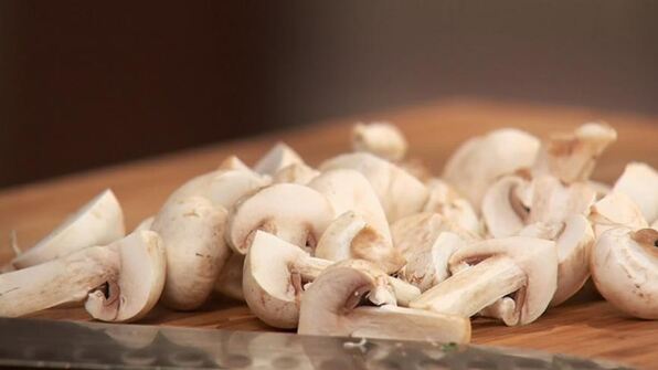 фрикадельки из баранины с шампиньонами в йогурте