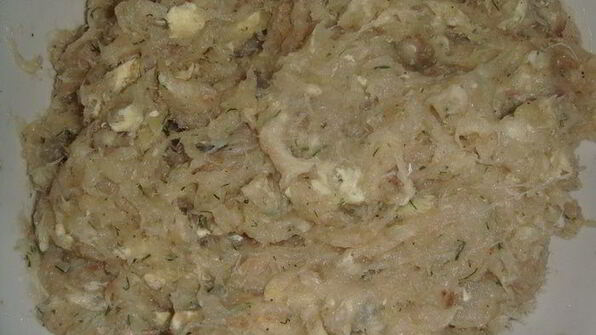 фрикадельки из минтая в сырно-майонезном соусе