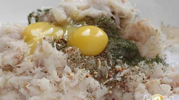 фрикадельки из трески в томатно-базиликовом соусе