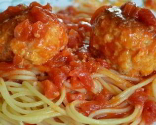 Фрикадельки куриные в ароматном томатном соусе