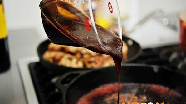 фрикадельки на сковороде