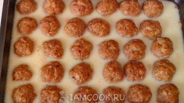 фрикадельки под сливочным соусом