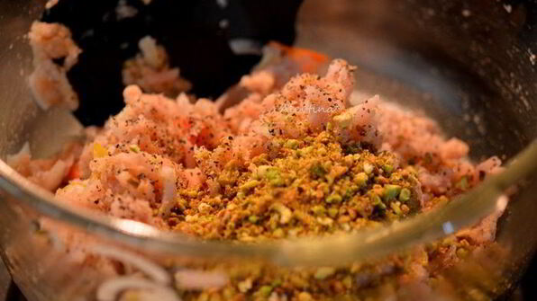 фрикадельки с фисташками из индюшатины под апельсиновым соусом