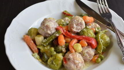 Фрикадельки с овощами