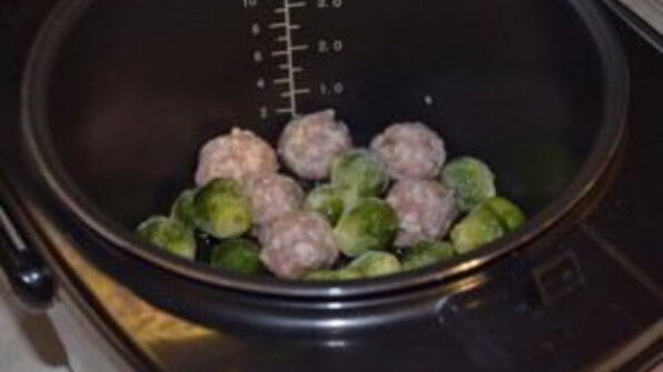 фрикадельки с овощами