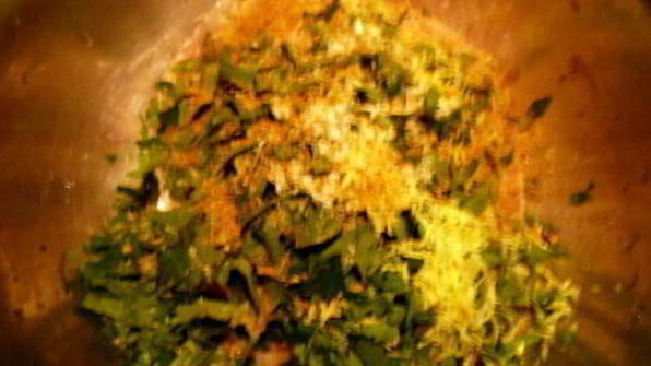 фрикадельки с цедрой лимона и огуречным соусом