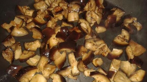 фрикадельки тушеные с баклажанами