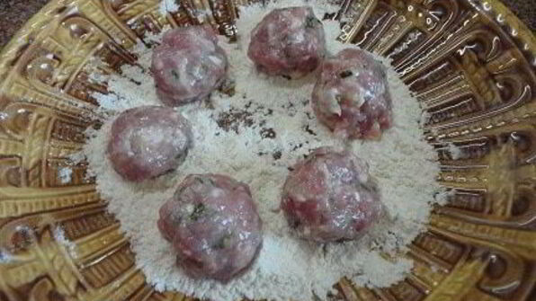 фрикадельки в луково-морковном соусе по-мадридски