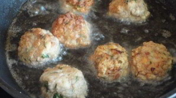 фрикадельки в луково-морковном соусе по-мадридски