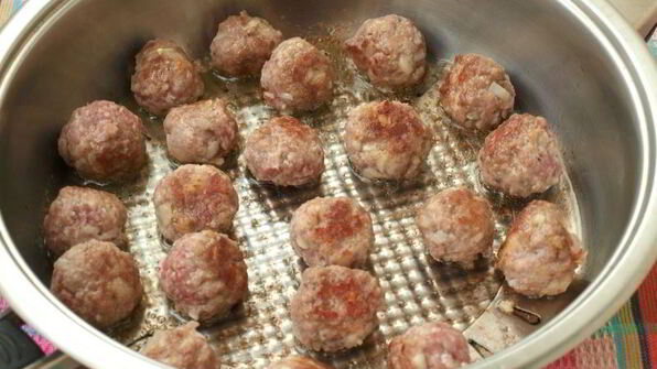 фрикадельки в соусе из баклажанов