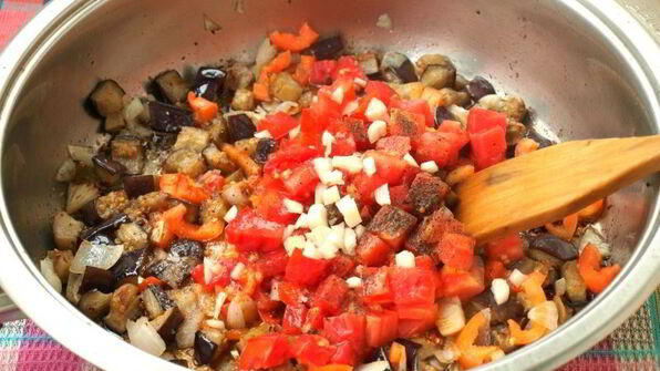 фрикадельки в соусе из баклажанов