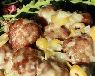 Фрикадельки в соусе из оливок