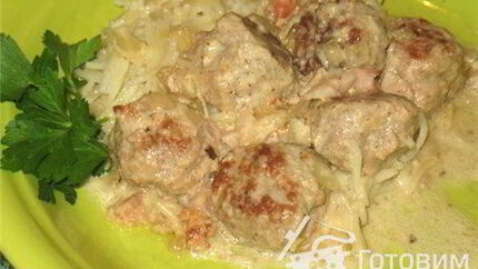 Фрикадельки в сырном соусе с беконом