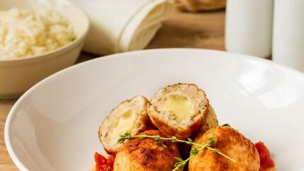 Куриные фрикадельки с моцареллой