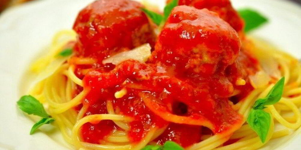 Рецепт куриных фрикаделек в ароматном томатном соусе