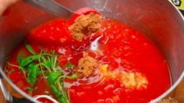 куриные фрикадельки в ароматном томатном соусе