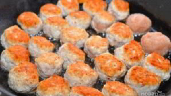 куриные фрикадельки в ароматном томатном соусе