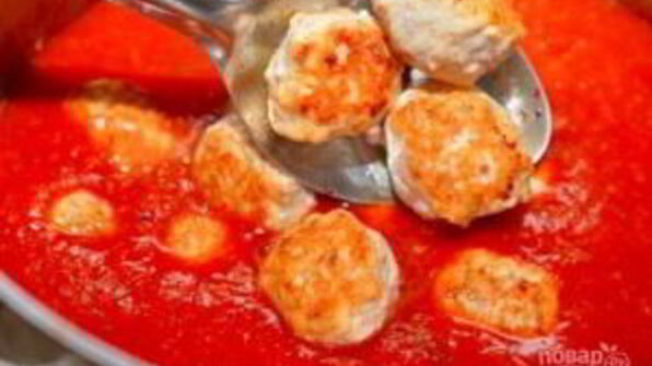 куриные фрикадельки в ароматном томатном соусе