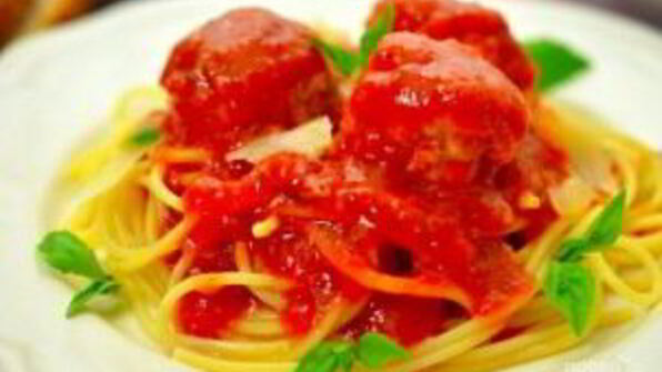 куриные фрикадельки в ароматном томатном соусе